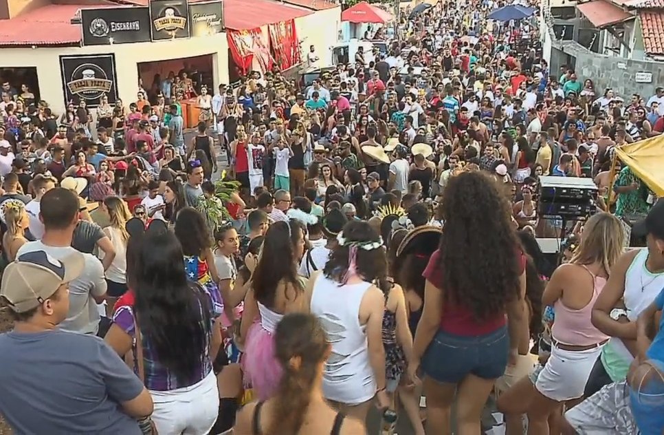 Tradicionais arrastões são a sensação do carnaval em Pirambu