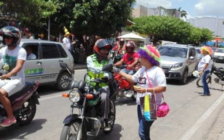 Campanha educativa sensibiliza motoristas e motociclistas em Arapiraca