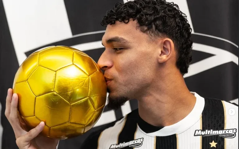 Atlético-MG oficializa contratação do meia Victor Hugo até 2030