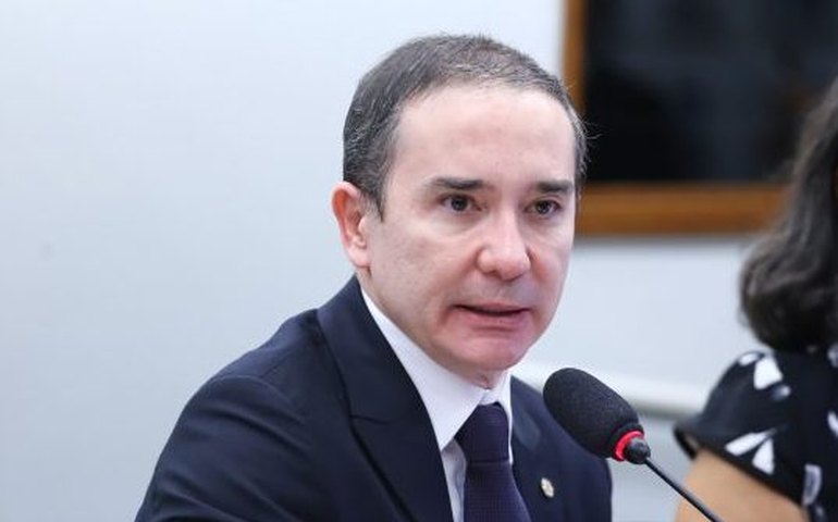 Comissão aprova acesso de pessoa com deficiência a ônibus em qualquer local não proibido