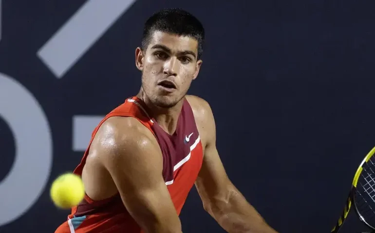 Alcaraz derrota Nakashima em Tóquio e iguala seu recorde pessoal de vitórias em uma temporada