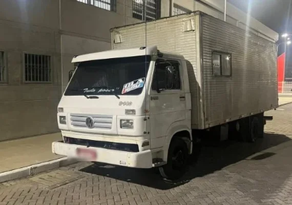 Mulher vai recuperar caminhão apreendido em operação e é presa por tráfico