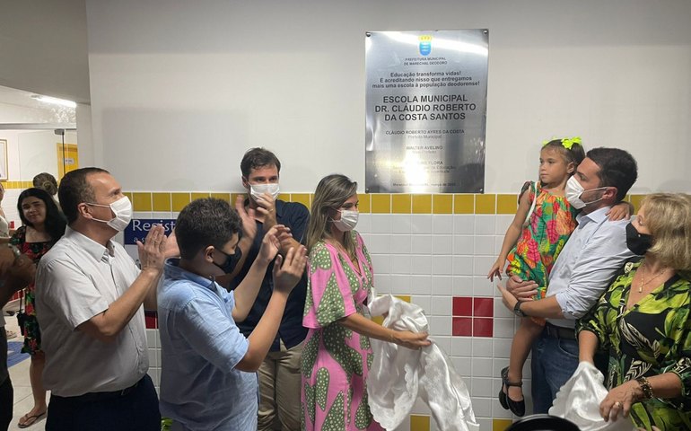 Deputado Sérgio Toledo acompanha inauguração de nova escola de Marechal Deodoro