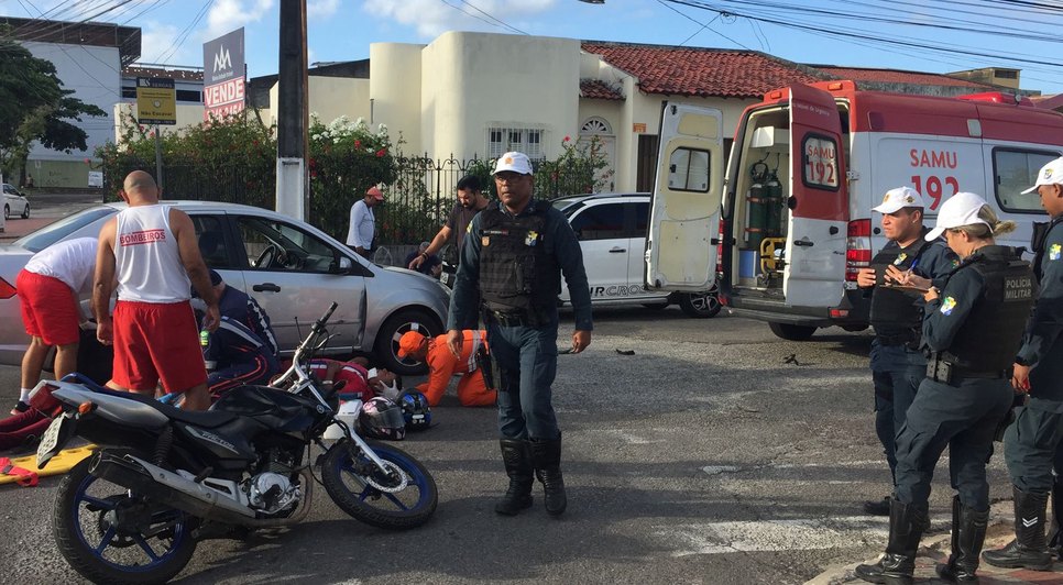 Colisão deixa motociclista e passageira gestante feridos na Zona Oeste de Aracaju