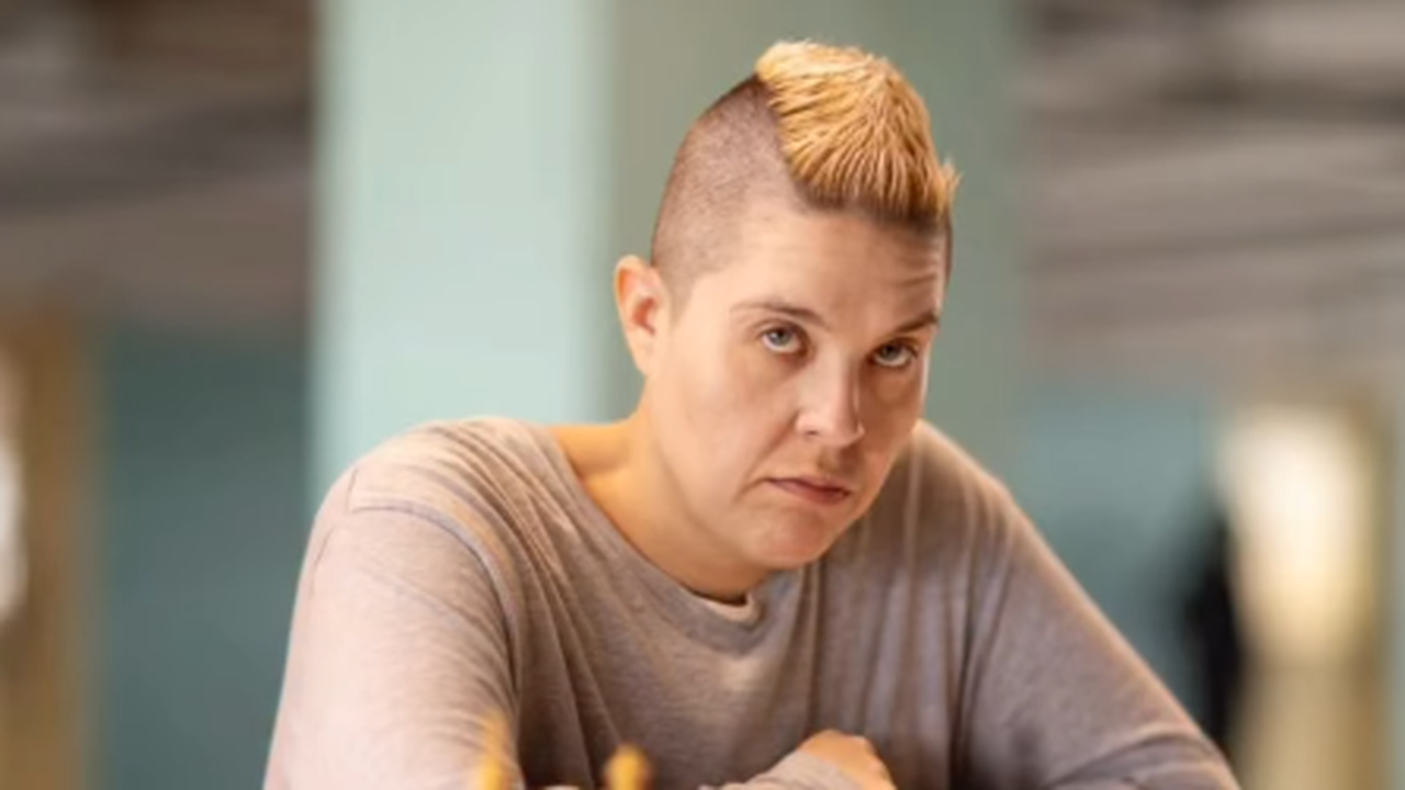 Atriz Letícia Rodrigues passa por transformação radical para viver Sandrão em 'Tremembé'