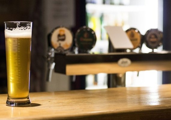 Homem é autuado por calote após consumir em bar e não pagar valor total da conta,