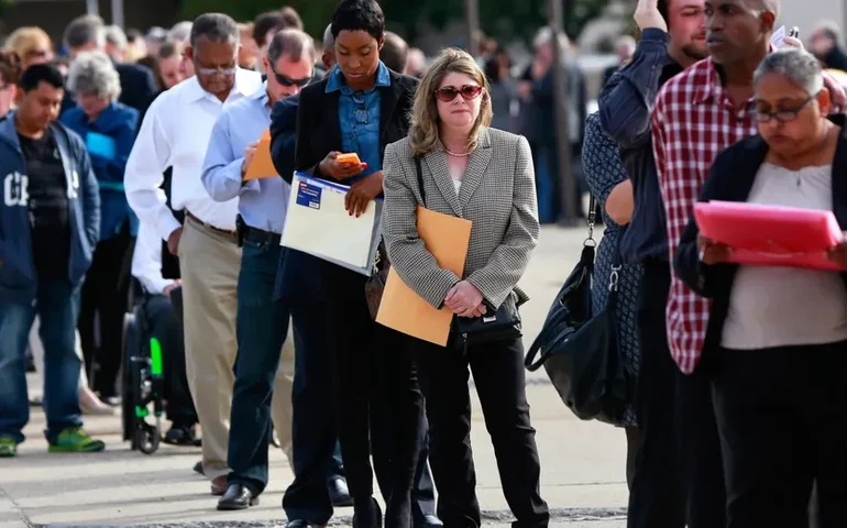Abertura de postos de trabalho nos EUA cai a 7,181 milhões em julho, mostra Jolts