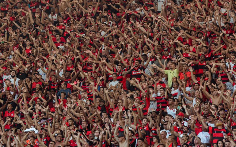Raro no mercado editorial, anuário &#8216;imortaliza&#8217; temporada histórica do Flamengo