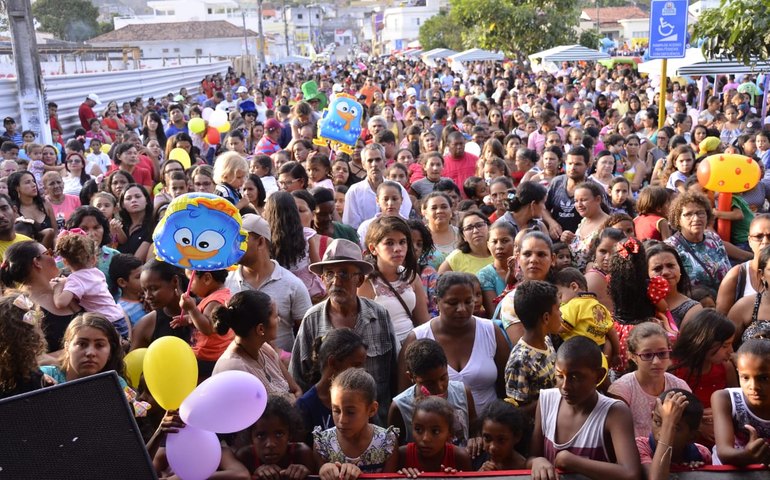 Mundo Mágico do Tio Júlio Cézar e Amigos repete sucesso e reúne mais de 20 mil crianças na Praça do Skate