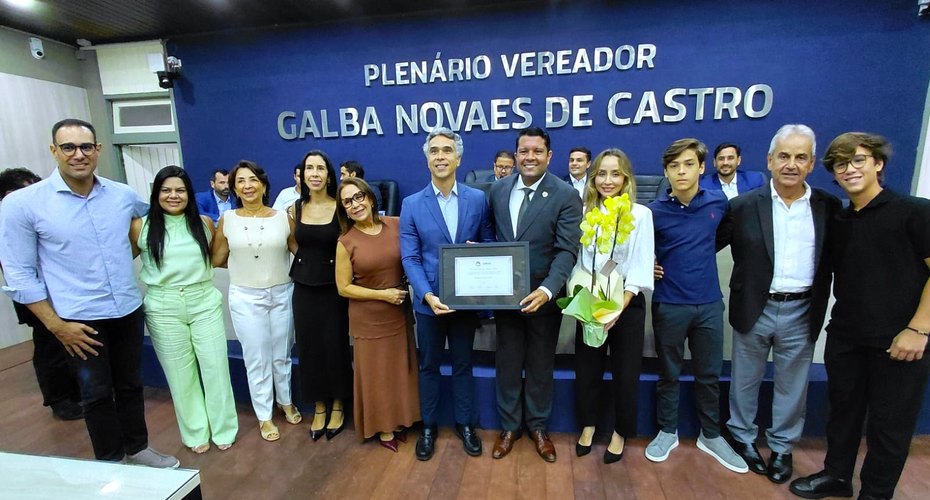 Câmara reconhece contribuições de Rafael Brito à educação com Comenda Senador Aurélio Viana