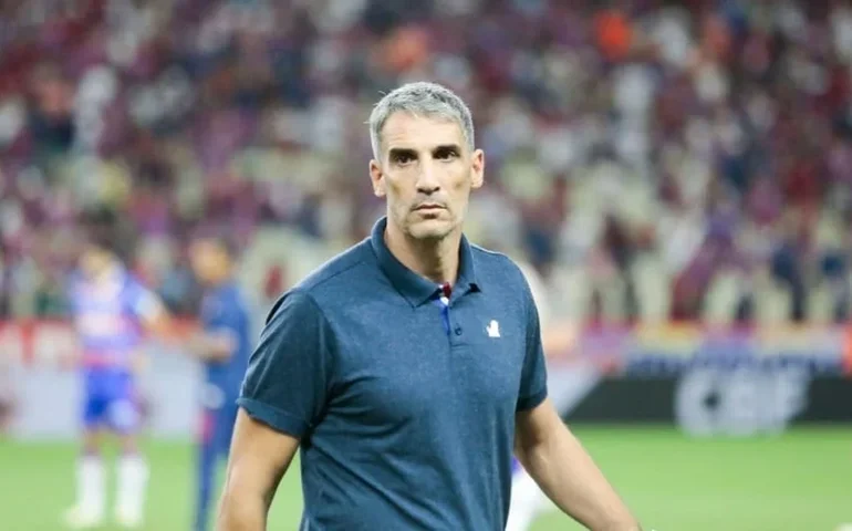 Vojvoda aceita cobranças, pede para torcida 'acreditar', mas sequência do Santos é complicada