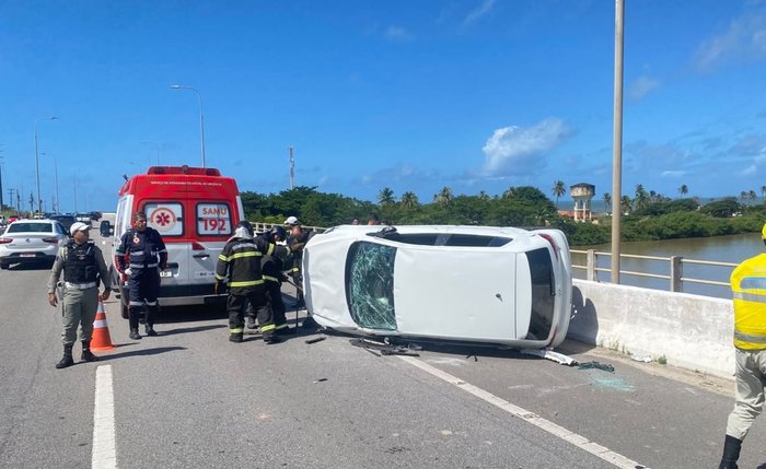 Acidente mobilizou equipes de resgate na Ponte Divaldo Suruagy, em Marechal Deodoro