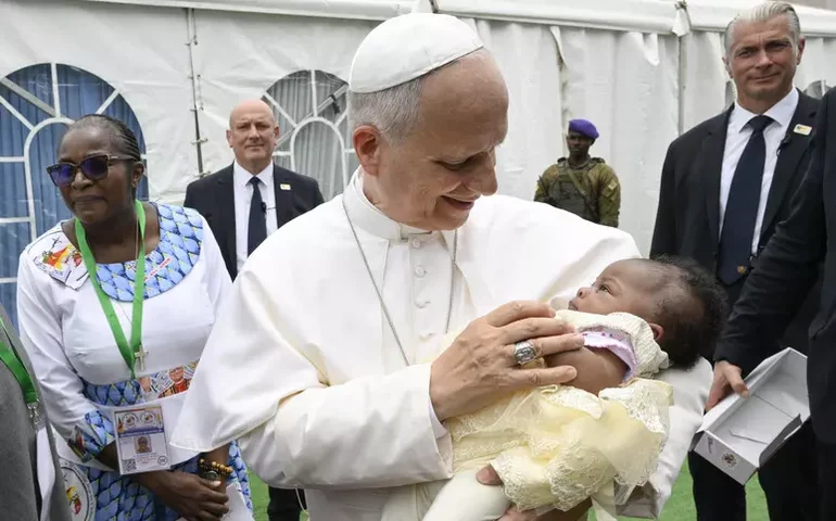 Papa afirma que fé e compromisso social devem caminhar juntos