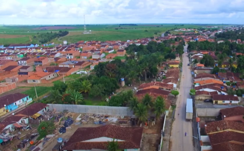 Casal retira vazamentos em adutora de um dos sistemas que atende à cidade de Messias