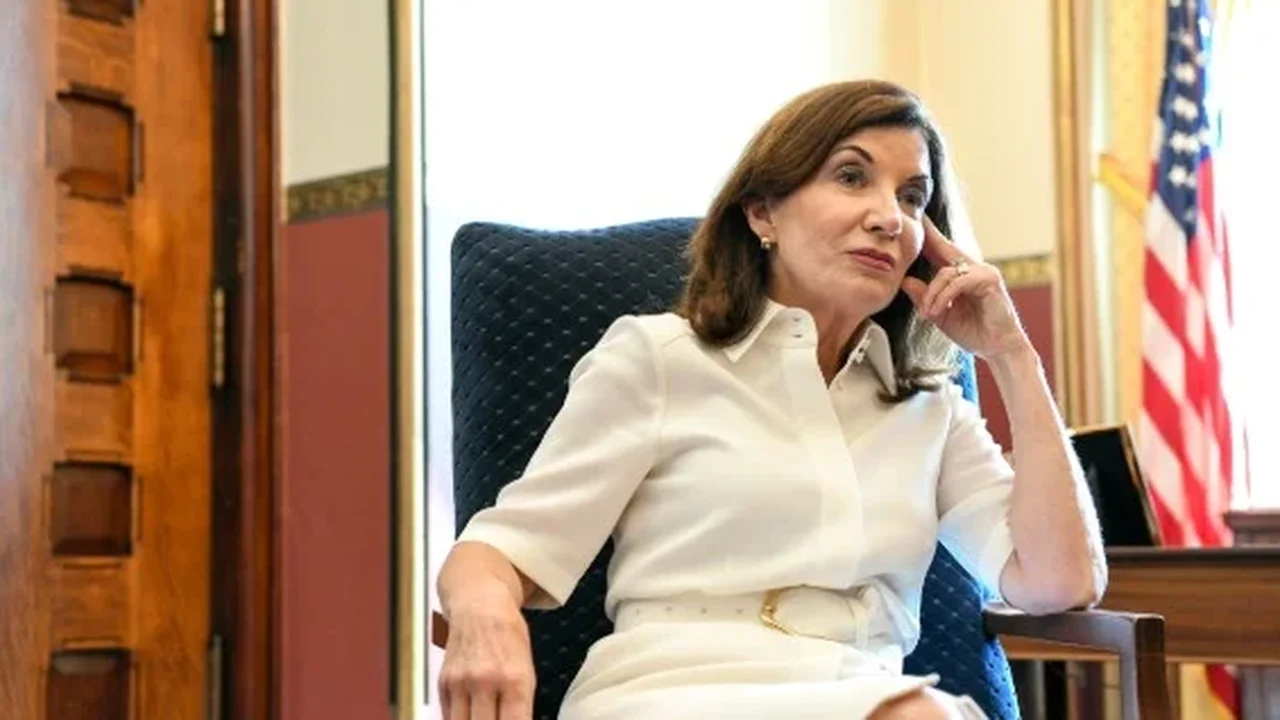 Governadora de NY nomeia promotora especial para investigar estupro coletivo em Cornell