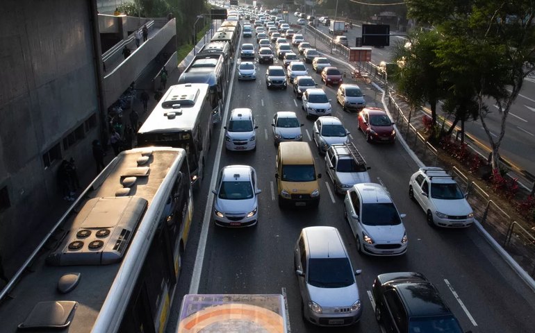 Linha 2-Verde do Metrô de SP registra lentidão na manhã desta terça-feira