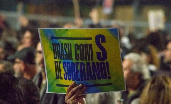 Manifestantes protestam contra Trump e em defesa da soberania nacional na Avenida Paulista Manifestantes protestam contra Trump e em defesa da soberania nacional na Avenida Paulista