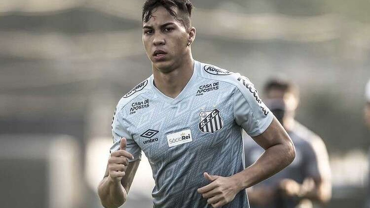 Responsável por 1ª chance, Cuca dá moral a Kaio Jorge em recomeço no Santos