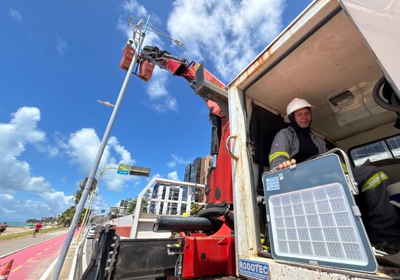 Orla de Jatiúca ganha novos projetores voltados à faixa de areia