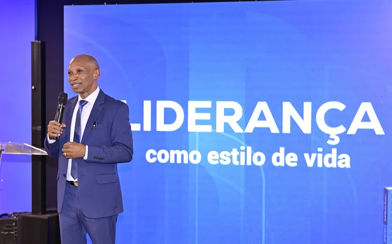 Livro de Rubens Berredo propõe liderança como prática de vida