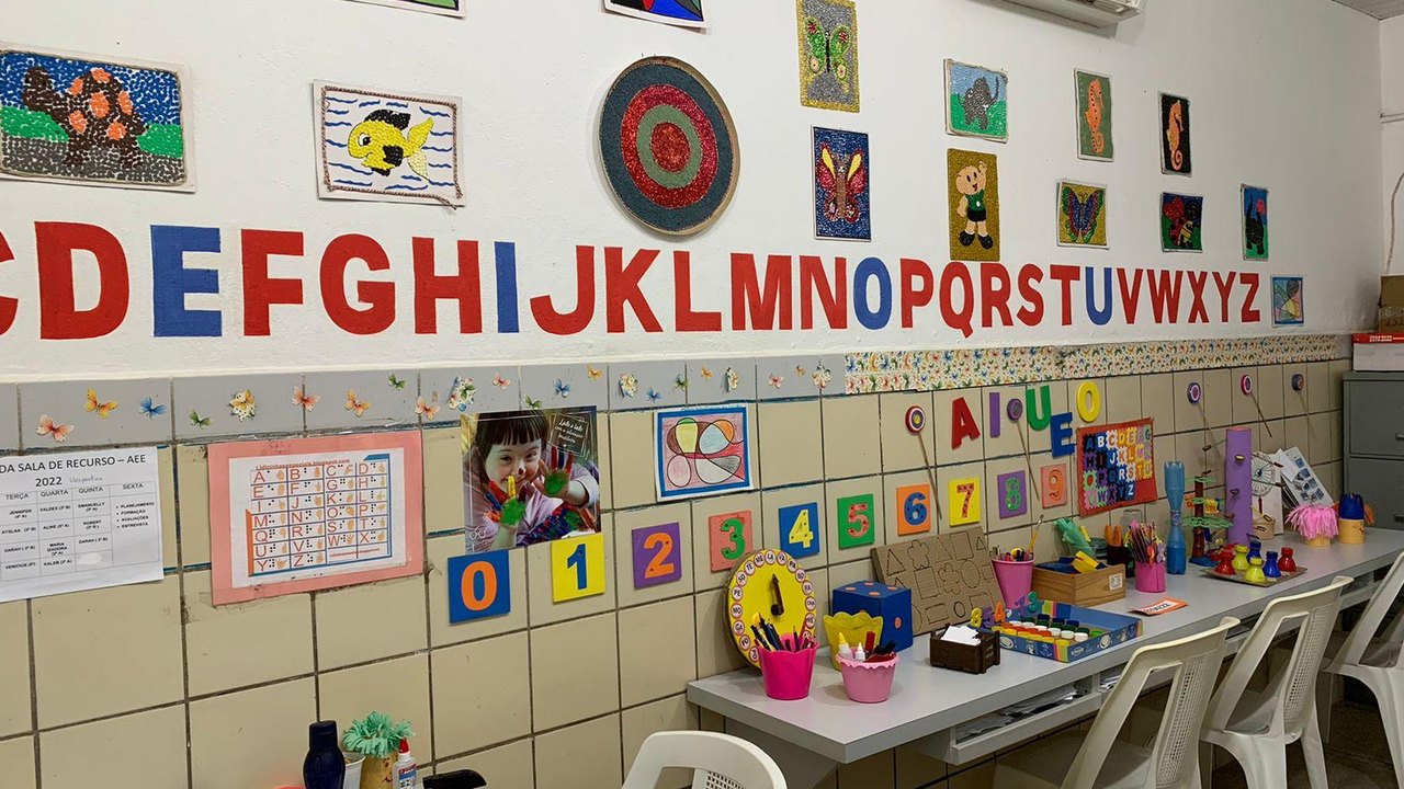 Arly Rijo: a psicopedagoga que faz da Sala de Recursos Multifuncionais um espaço de inclusão e cuidado