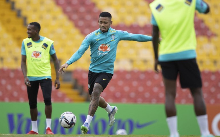 Gabriel Jesus estreia no Arsenal com brilho e dois gols em amistoso na Alemanha