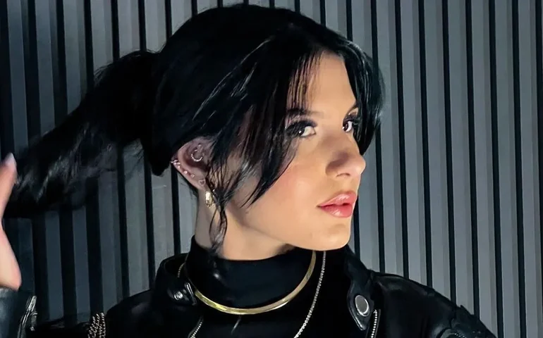 Ana Castela é criticada por 'post para maiores' e rebate: 'Rede social não é para criança'