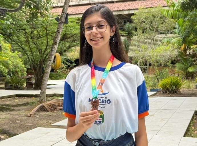 Medalhista da OBMEP representa estudantes alagoanos em evento internacional