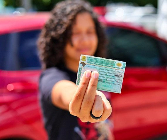 Governador entrega CNH aos primeiros beneficiados pelo Programa CNH do Trabalhador