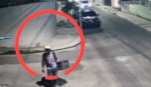 Câmeras de segurança flagraram momento em que homem se aproxima do estabelecimento