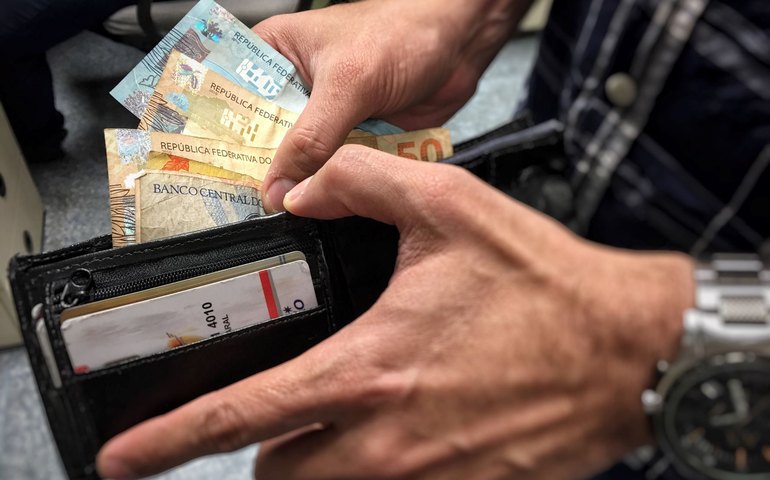 Governo eleito vai sugerir novo mínimo de R$ 1.320 para 2023