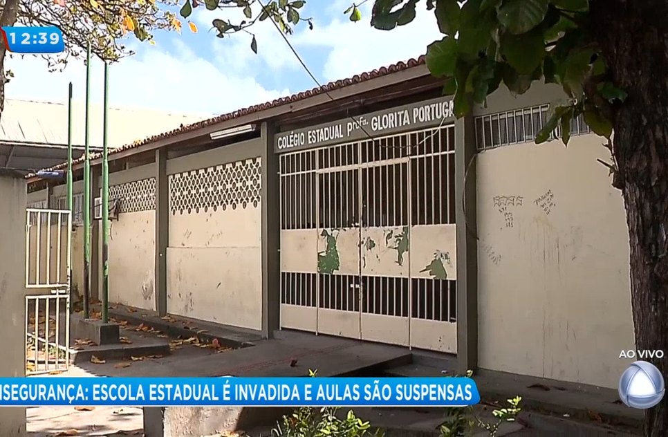 Escola estadual invadida