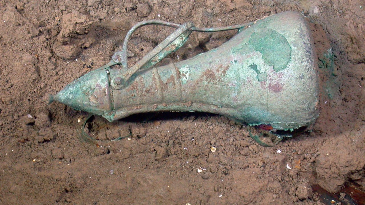 Descobrem na China bebida destilada de mais de 3.000 anos em recipiente de bronze (FOTO)