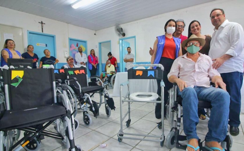 Prefeitura de Arapiraca entrega aparelhos ortopédicos e beneficia mais de 150 pessoas no Cemfra