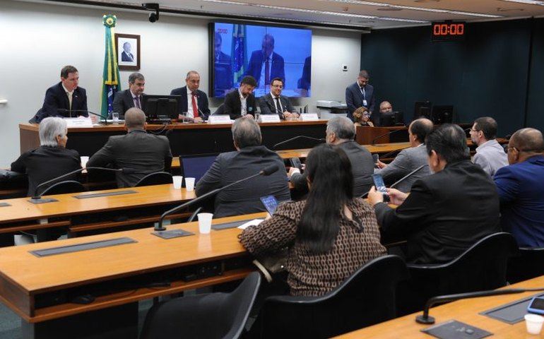 Câmara debate cuidados com pessoas com Alzheimer e apoio a cuidadores; assista