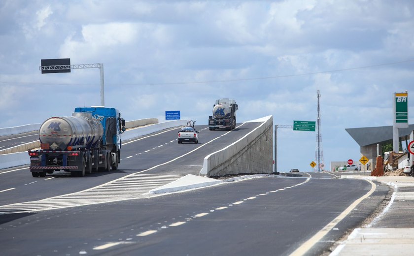 Renan Filho inaugura viaduto de Porto Real do Colégio e duplicação de trechos da BR-101/AL