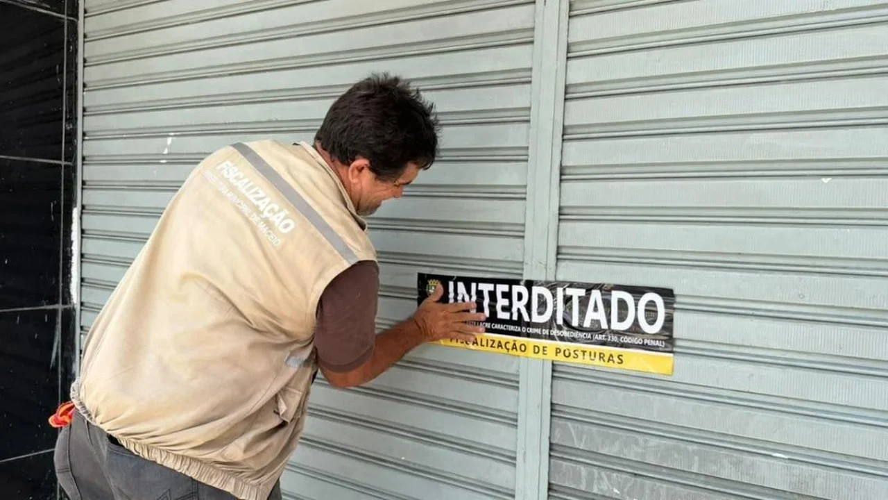 Guarda Municipal prende duas pessoas e apreende cartões de benefícios em Maceió