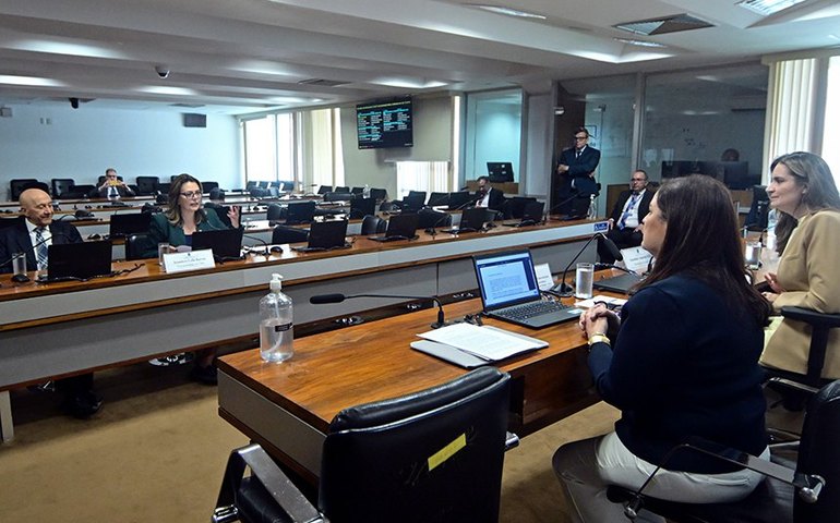 CMA aprova indicação de Renata Emerenciano para Ouvidoria da ANA