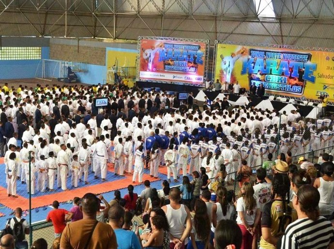 Caratecas coruripenses conquistam dez medalhas em Campeonato na Bahia
