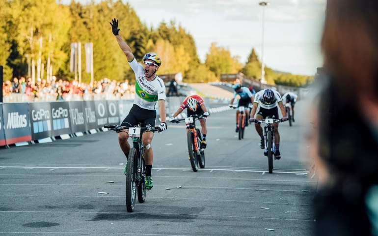 Henrique Avancini anuncia final da carreira como atleta profissional