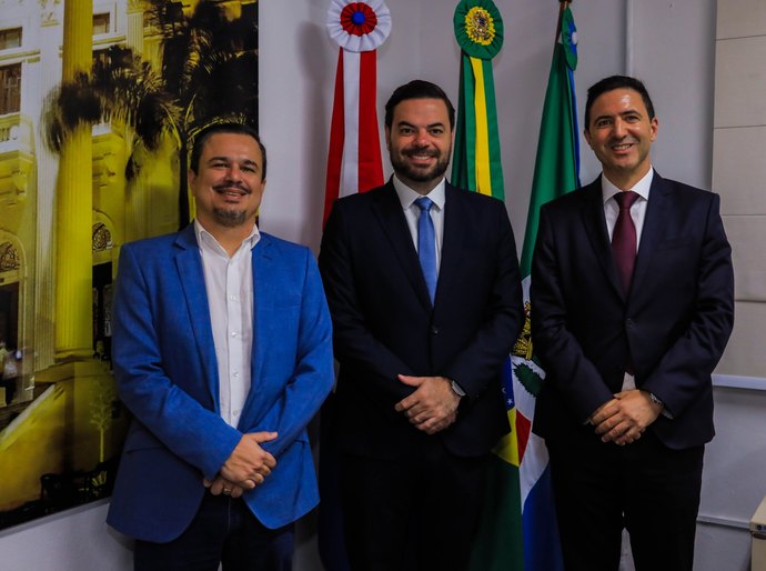 Câmara dialoga com UFAL e Faculdade de Coimbra sobre parcerias para Escola do Legislativo