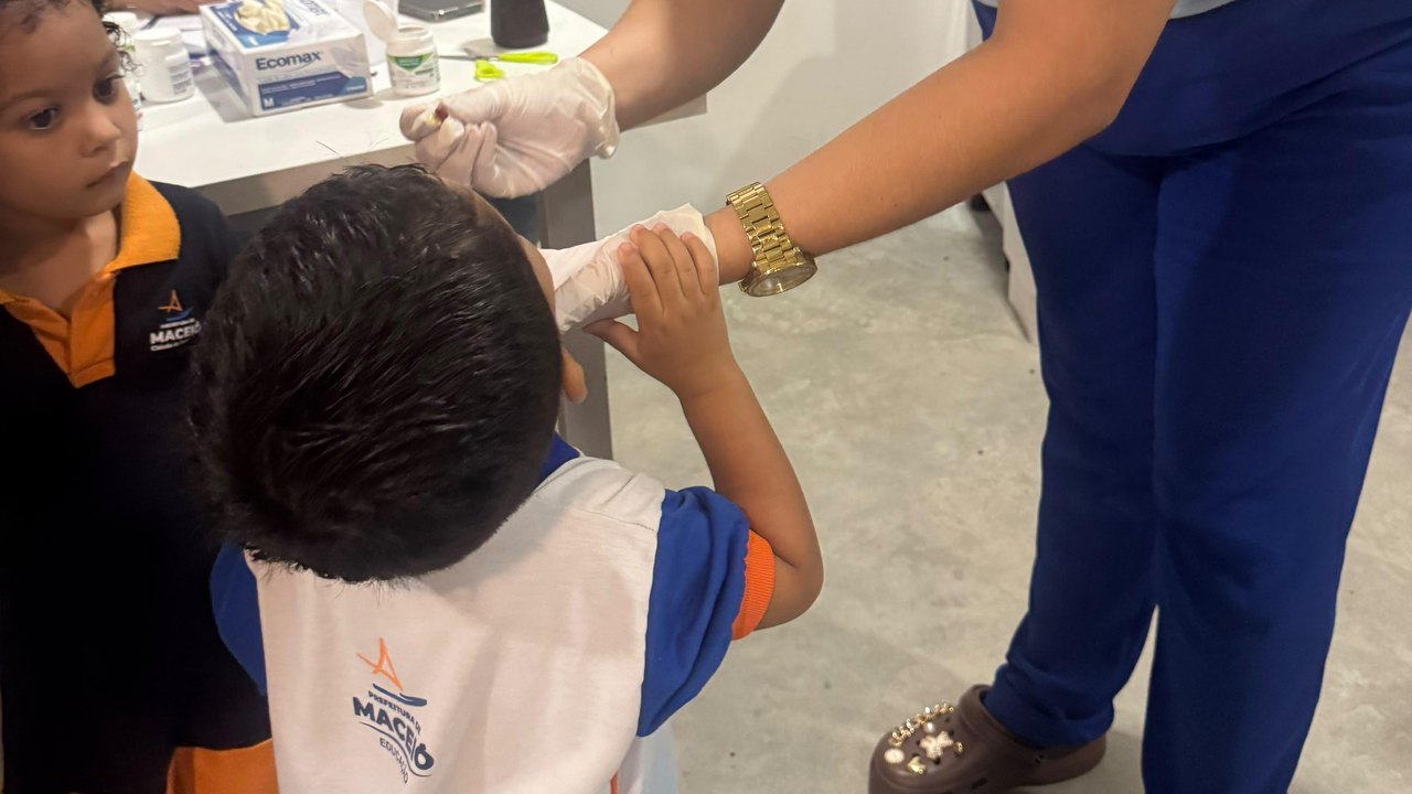 Saúde leva suplementação de vitamina A ao Gigantinho no Santos Dumont