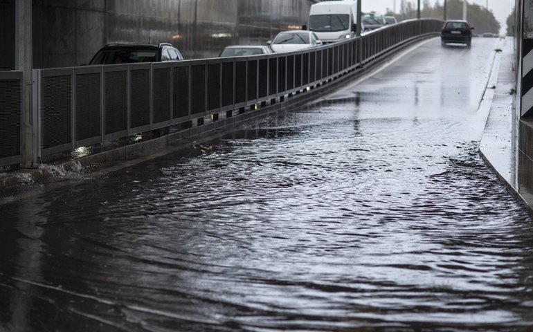 De Dubai ao Afeganistão, fortes chuvas deixam mais de 150 mortos, ruas inundadas e casas destruídas; vídeos