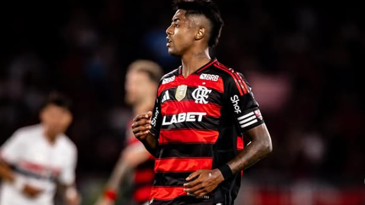 Atacante Bruno Henrique renova contrato com o Flamengo até o fim de 2027