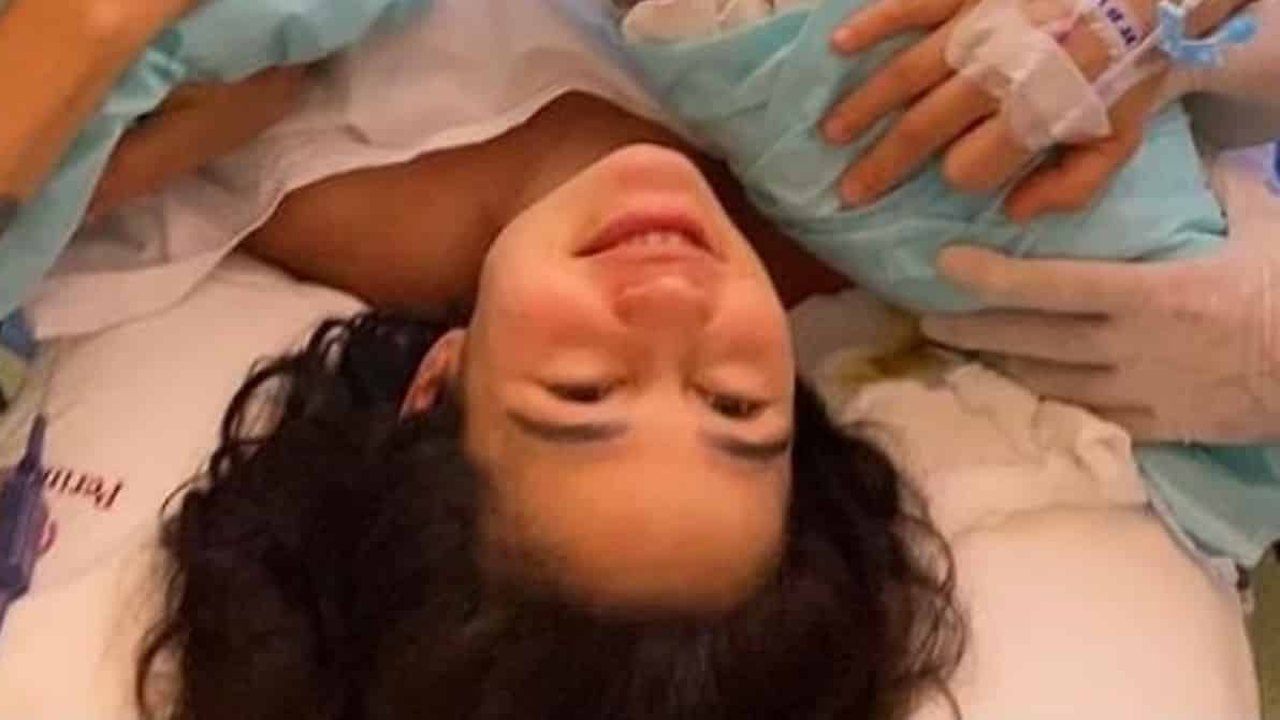 Nanda Costa compartilha relato de parto das gêmeas: ‘faria tudo de novo’