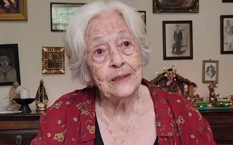 Adélia Prado faz 90 anos com comemoração discreta e livro novo: 'Já estou em festa por viver tanto'