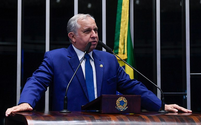 Izalci critica postura do governo com empresários e pede cautela com reforma