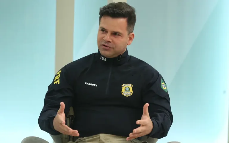 Policial de carreira e aliado de Bolsonaro: Quem é Silvinei Vasques, ex-diretor da PRF preso ao tentar fugir do país