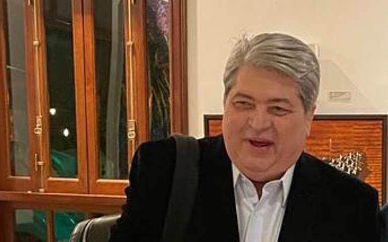 Datena agride Marçal com uma cadeira durante debate na TV Cultura