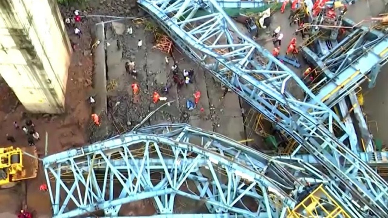 Ponte em construção desaba na Índia e deixa ao menos 17 mortos; vídeo